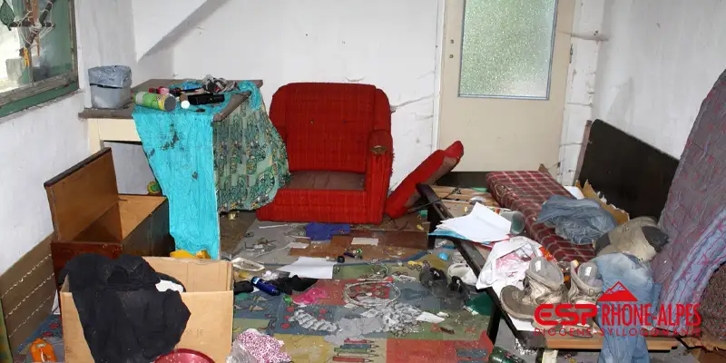 Un exemple de logement squatté avec syndrome de Diogène sur Annecy